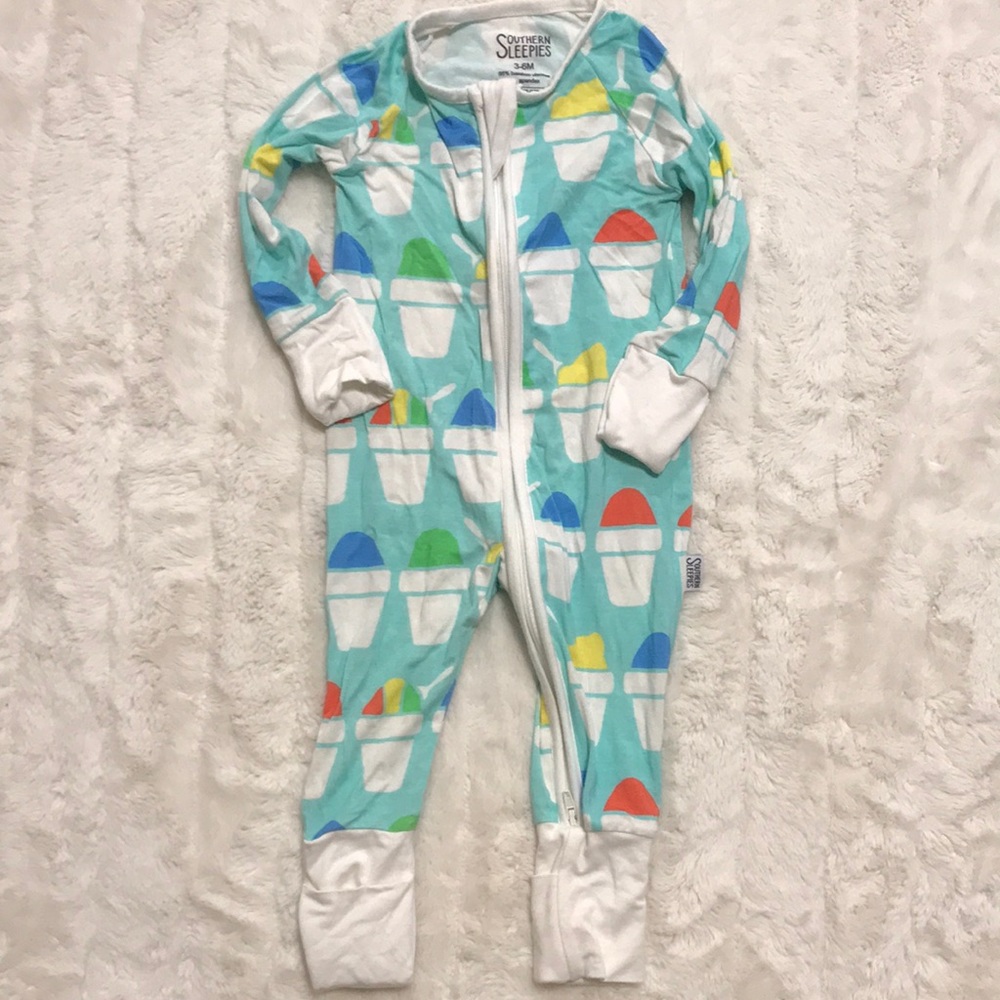 EUC Southern Sleepies snowball print zipper Onepiece 3/6mo